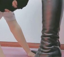 【执念】长靴牛仔裤调教贱狗 bf6678