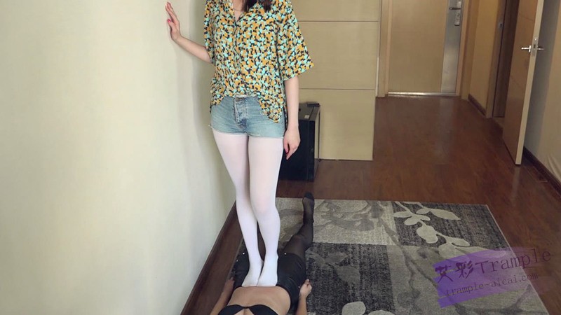 『小妮女女』无情践踏女M，纯虐，胸踩憋，脸变形