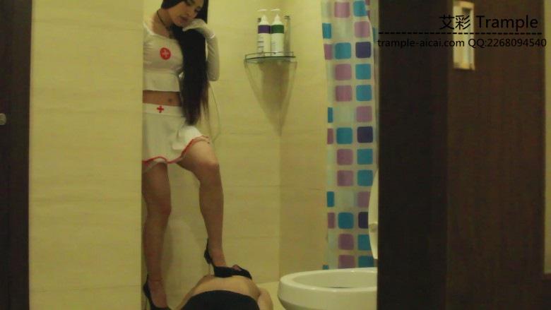 明妃S-调戏宾馆服务员圣水调教
