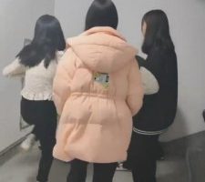 【最抗揍的是我吗】班主任被精神小妹群殴 bf8923
