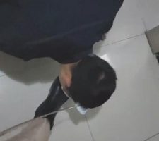 【乐爷】深夜楼道遛狗吃圣水丝袜 bf9001