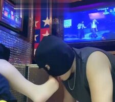 【YJ月玖儿】KTV制服丝袜诱惑羞辱狗同事 bf18023