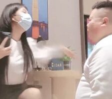 【嗯哼S】白领高跟黑丝重度耳光抽 bf23414