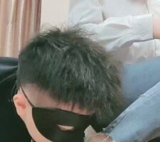 【妮蔻】小白鞋棉袜裸足羞辱贱狗 bf24913