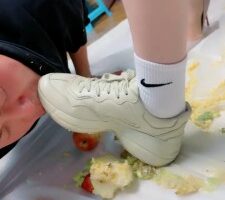【艾琳】双S御姐呕吐物踩踏食物喂食/jio深喉【三视角版+完整版】bf25458