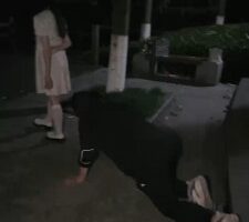 【绝美双S】姐妹花户外遛狗-捆绑树上各种羞辱 bf27478