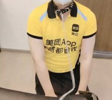 【松紫】诱导外卖员做狗-爬行/喝圣水/吐口水/人体坐垫/咀嚼喂食 bf30012