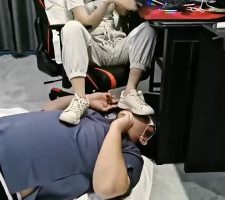 【妮卢娜】电竞主播小白鞋踩狗 JS23081916