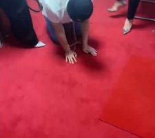 【亿姐】铁链捆绑多女王虐打踢踹/喝圣水【完整版】 JS23090310