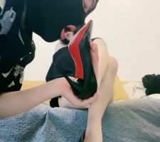 【甜一】高跟裸足恋足狂舔 bf34184