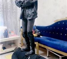 【兔兔大大】骑马爬行/舔脏鞋底/鞭打/踩踏/闻臭脚 bf35510
