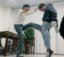 【橙子大大】双S-运动鞋暴力踢踹踩踏【双视角版】 bf35541