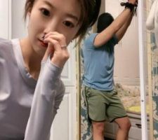 跆拳道小姐姐踢裆折磨后天脚汗闻袜子