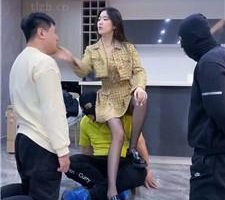 【麋鹿银儿】素人调三奴-耳光/掐脖窒息/腿绞/踩手指刑 bf39370