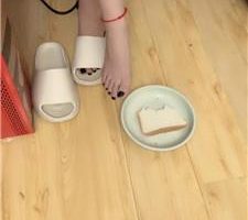 【安安sama】裸足踩踏喂食 JS240417-12