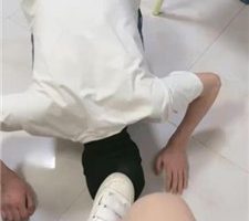 【夏十七】狗舌清理超脏鞋底/碾压踩狗爪/腿绞窒息/踩踏 JS240514-7