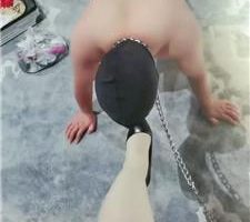 【艳奶奶】狗链遛狗/舔脏鞋肉丝脚/虐乳鞋跟插嘴/滴蜡 bf42538