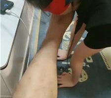 【判官】捆绑母狗裸足狂舔 MM-240728