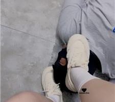 【琼菲】小白鞋白棉袜踩狗 JS240802-14