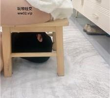 【萝莉糖糖】帆布鞋白丝踩踏/掐乳/闻舔棉袜/骑马狗爬【双视角版】bf45993
