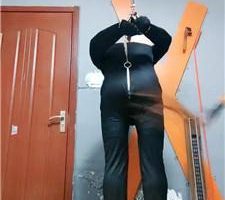 【东营天香百合】枷锁绑脚/吊绑囚禁/胶带封嘴/骑马 JS241028-1