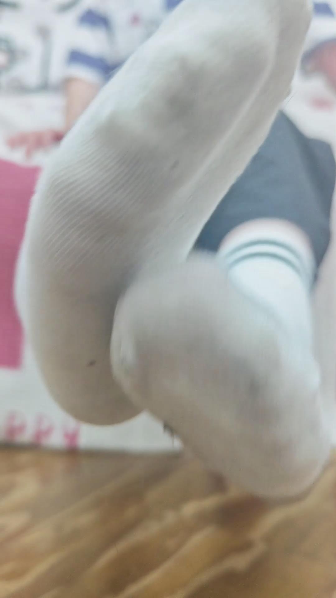 小野臭袜子和闺蜜剧情羞辱