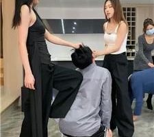 【麋鹿银儿】3女S天花板耳光踢头 bf47117