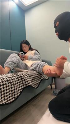 【子熙大人】无意识被舔脚丫 JS241124-29