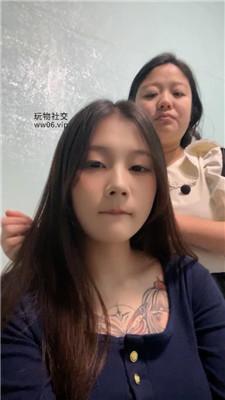 【白兔】闺蜜磕头求闻棉袜 JS241124-33