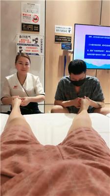 【乔伊】当着素人足疗师的面羞辱奴才 bf47473