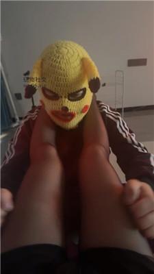 【辣辣BB】清纯的脸庞配上性感的丝袜，贱狗夹在两腿之间 JS241129-6