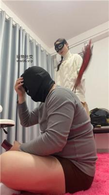 【姗姗】高跟肉丝脚踩/鞭打掐乳 JS241203-5