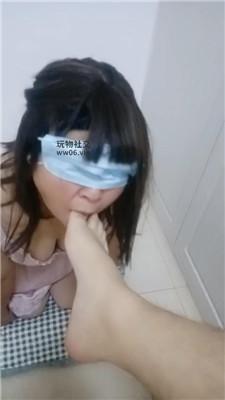 【伪娘和人妻】变装奴跪舔酸臭脚丫 JS241204-21