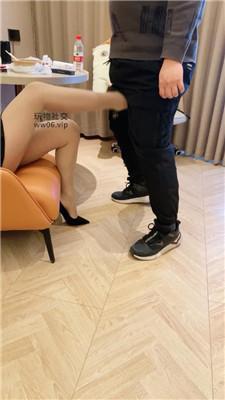 【赵奈奈】闻高跟/肉丝脚踩/口球塞嘴 JS241225-40