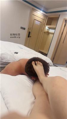 【白雪】精神小妹酸臭脚丫狂舔 JS250114-8