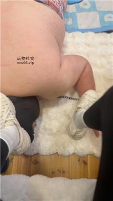 【佳佳】运动鞋白袜踩地毯奴 bf50445