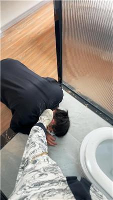 【橘子没熟】小白鞋踩虐/头压马桶舔圣水 JS250226-34