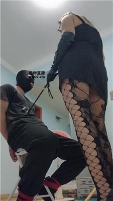 【霸王女王】性感女神黑丝踩虐【双视角版】 JS250319-10