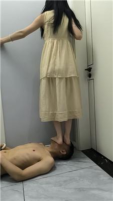【诗琪】玉足全体重碾压踩 bf55001