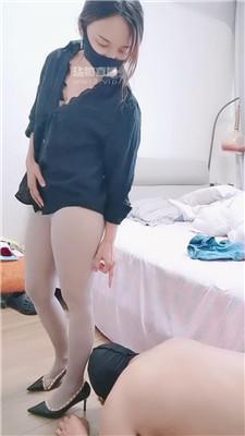 【阿雅】少妇玩虐圈养奴 JS250817-42