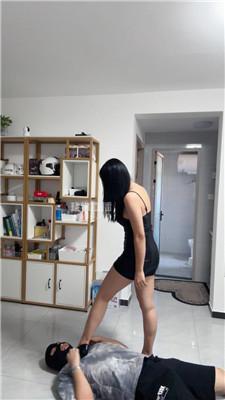 【乔伊】高跟碾压踩-玉足狂舔 JS250910-1