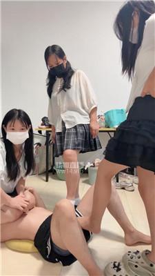 【小野】3S学生妹轮流踩哥哥【三视角版】 JS250926-32