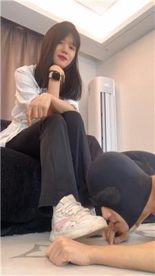 【女生也能很暴力】给篮球宝贝清理脏鞋 bf58054