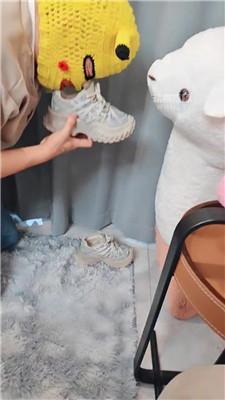 【闪闪】喜欢闻臭鞋子的骚狗 JS251018-8