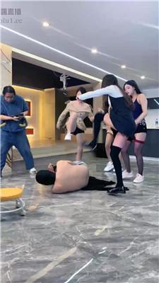 【麋鹿银儿】4女王尝试最暴力/最疯狂的群殴霸凌无底线 bf58457