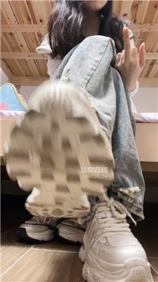 【婉婉】运动鞋白袜裸足    251114-19