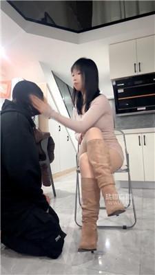 【素人挖掘机】小姐姐长靴虐杀 JS251122-19