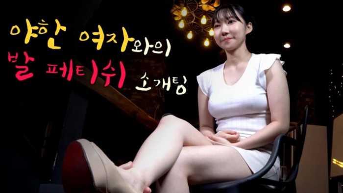 约会长腿气质美女到酒吧舔白嫩美脚 JS251126~1