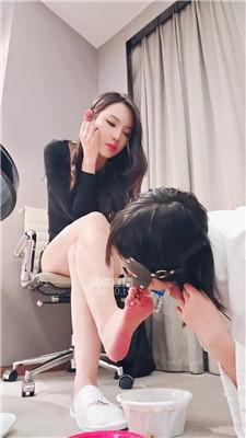【倪小主】母狗脚下喂食场 JS260119-51