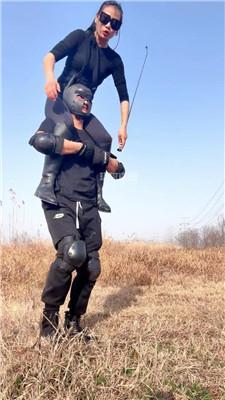 【爱丽丝】户外骑马遛狗场 JS260223-12